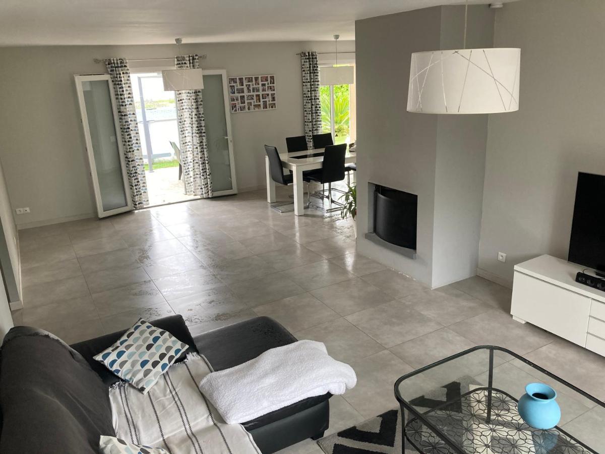 Maison Familiale Avec Jardin De 1500M2 Saint-Genes-de-Fronsac Buitenkant foto