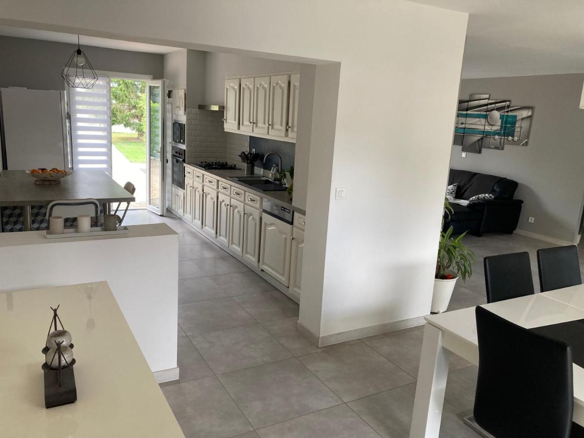Maison Familiale Avec Jardin De 1500M2 Saint-Genes-de-Fronsac Buitenkant foto